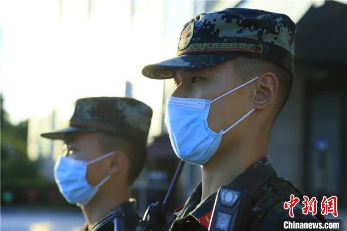 æµæ±â00åâæ­¦è­¦æå£«åæ¥éåï¼æå¨åå²ä¹åä¿é©¾æ¤èª