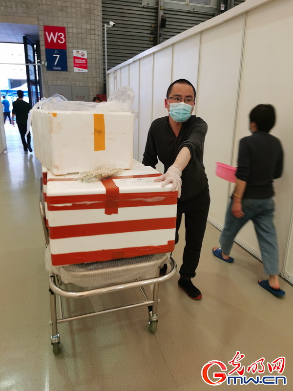 【图片故事】“守沪者联盟”丨探访上海抗疫一线：“我是患者，也是志愿者！”