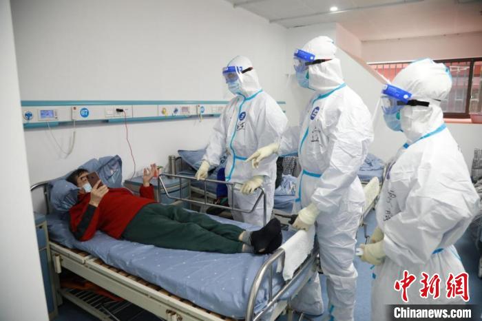 公惠医院12日一天收治360余名患者，最大年龄81岁，最小5岁。　上海交通大学附属仁济医院供图